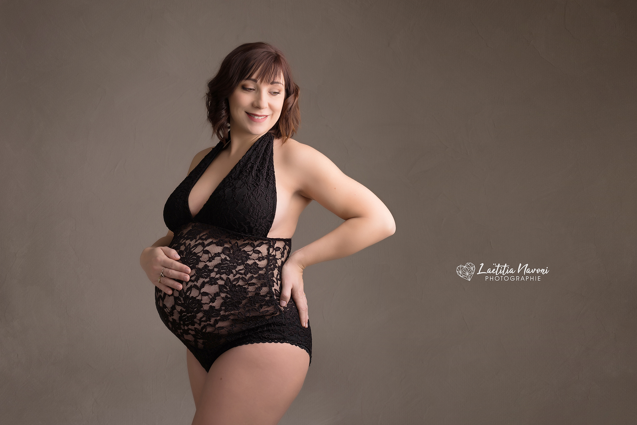 body femme enceinte dentelle